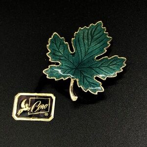 Vintage Coro Green Enamel Leaf Brooch Gold Tone Signed 2.5” NWT